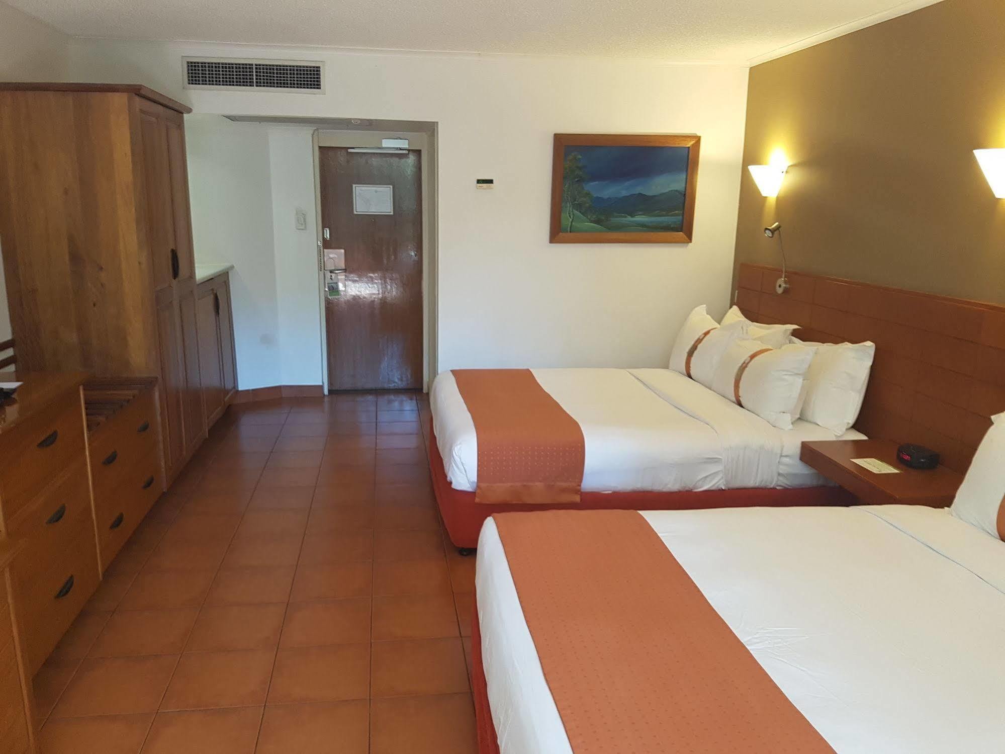 Holiday Inn & Suites Port Moresby By Ihg Bagian luar foto